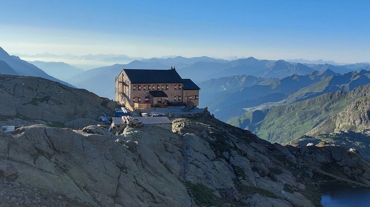 Teplitzer Hütte mit Dolomitenpanorama | © DAV Sektion Altdorf - Volker